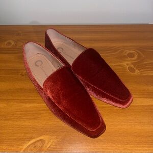 Luxurious Velvet Loafers in Deep Red